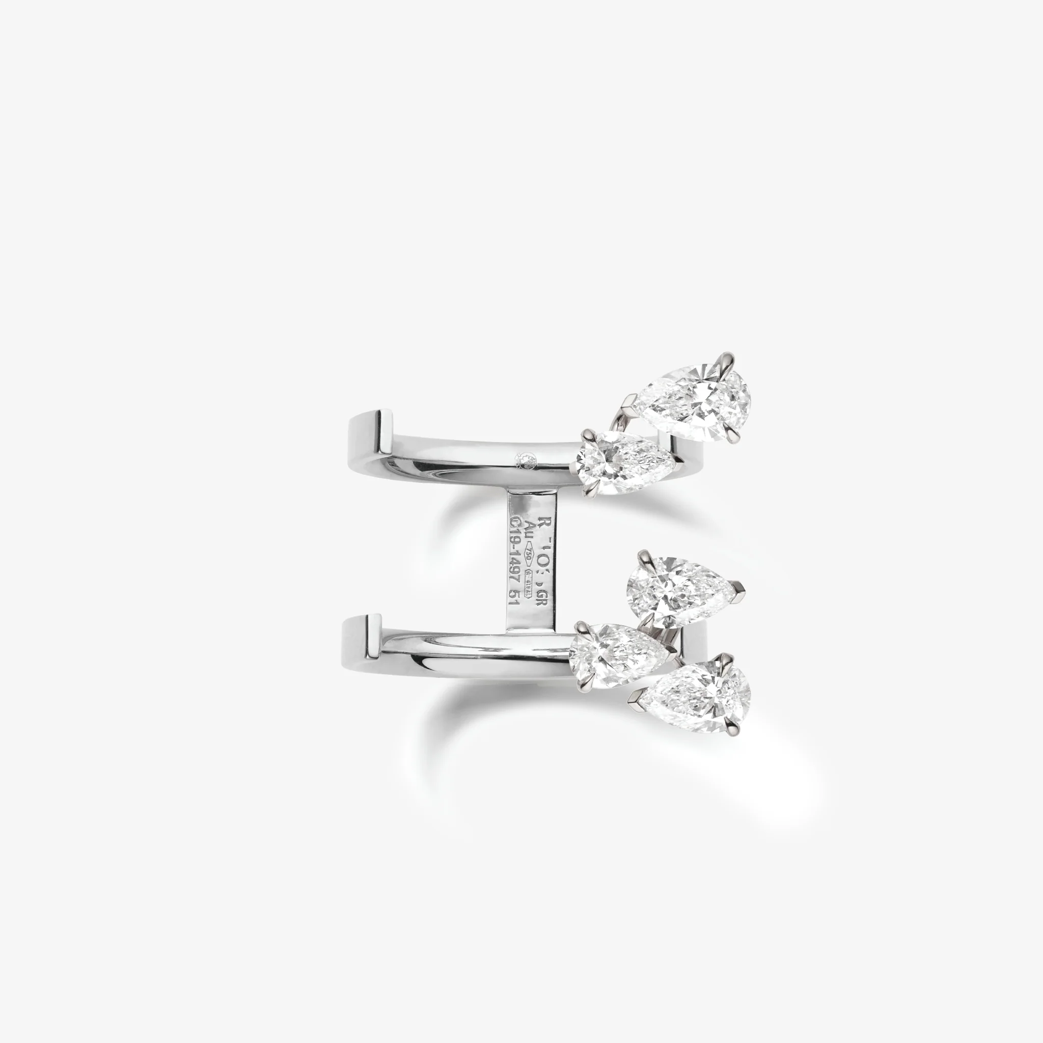 Serti sur Vide ring set with 5 diamonds